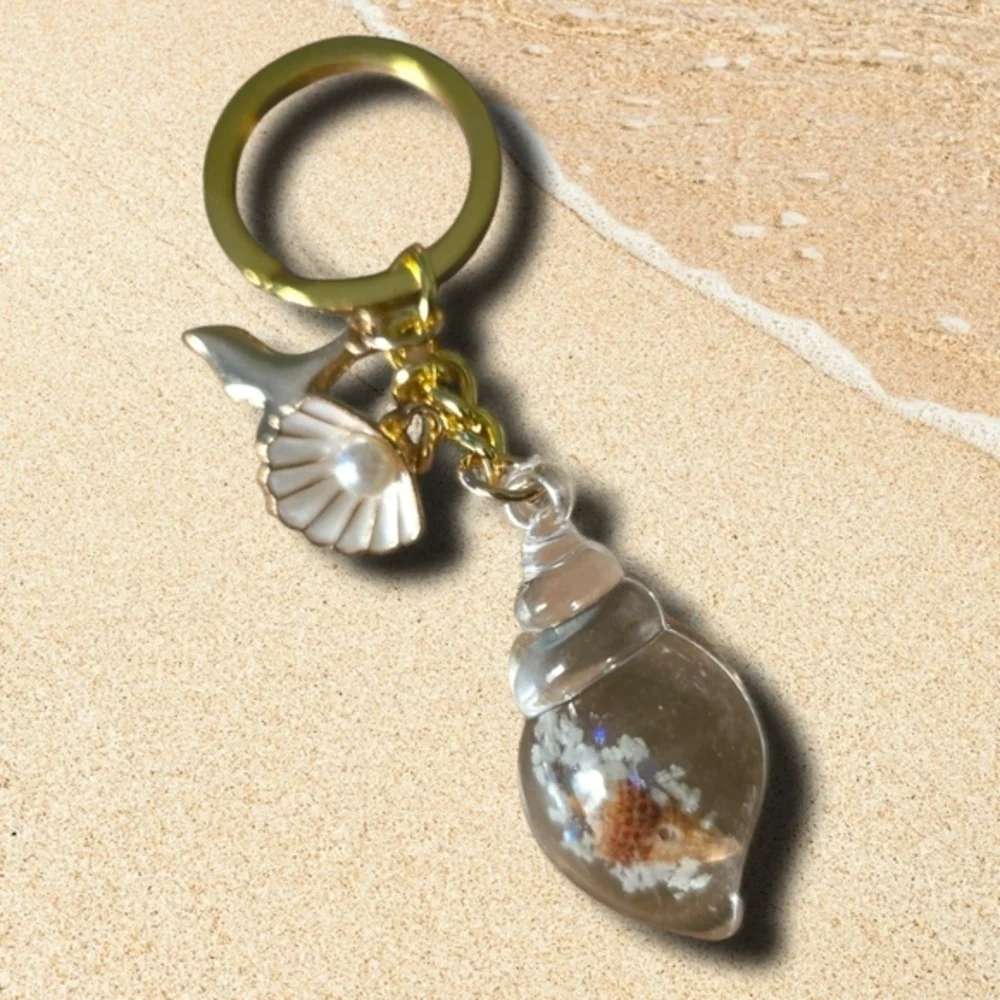 2 'Piece Of The Sea' Seashell Keychains NWT